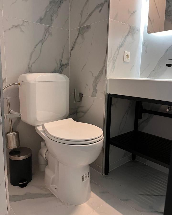 Hotel La Piece Брюссель Экстерьер фото